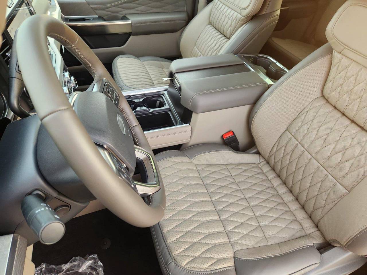 New 2026 Ford Super Duty F-450 DRW Platinum, photo 9