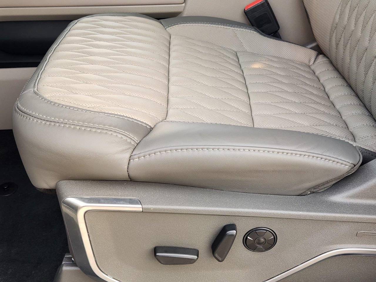 New 2026 Ford Super Duty F-450 DRW Platinum, photo 17