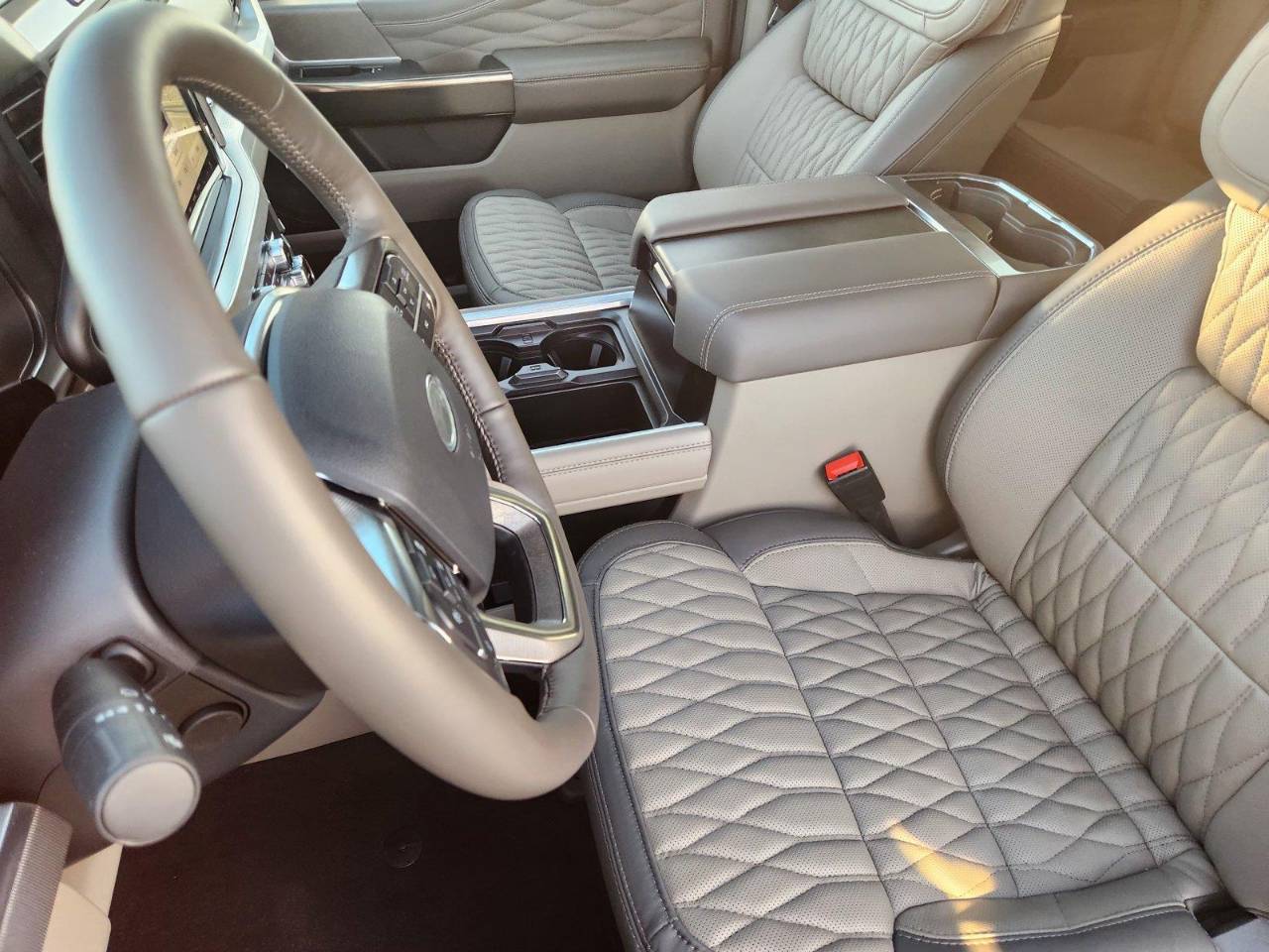 New 2026 Ford Super Duty F-450 DRW Platinum, photo 9