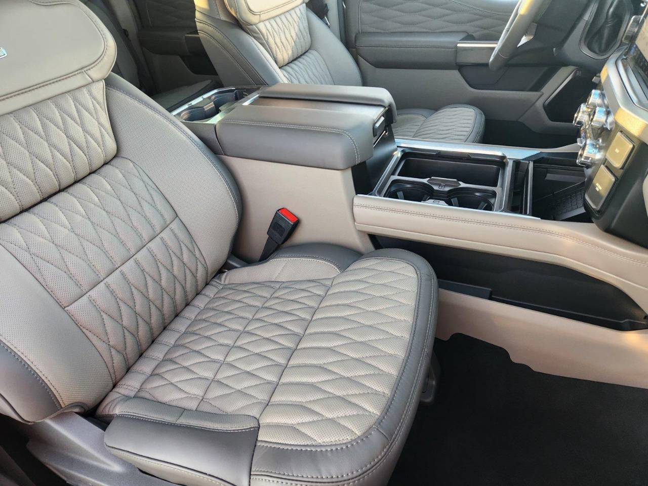 New 2026 Ford Super Duty F-450 DRW Platinum, photo 10