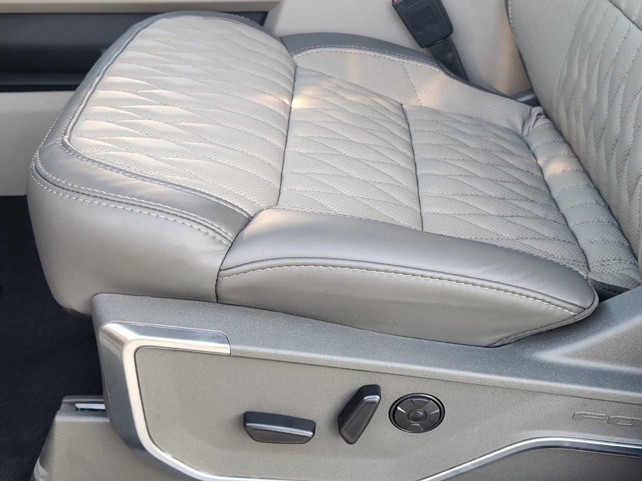 New 2026 Ford Super Duty F-450 DRW Platinum, photo 17
