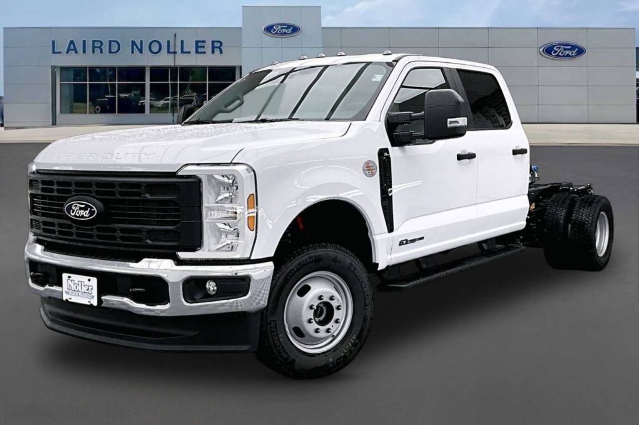 2027 Ford F-350 Super Duty Chassis Cab XL