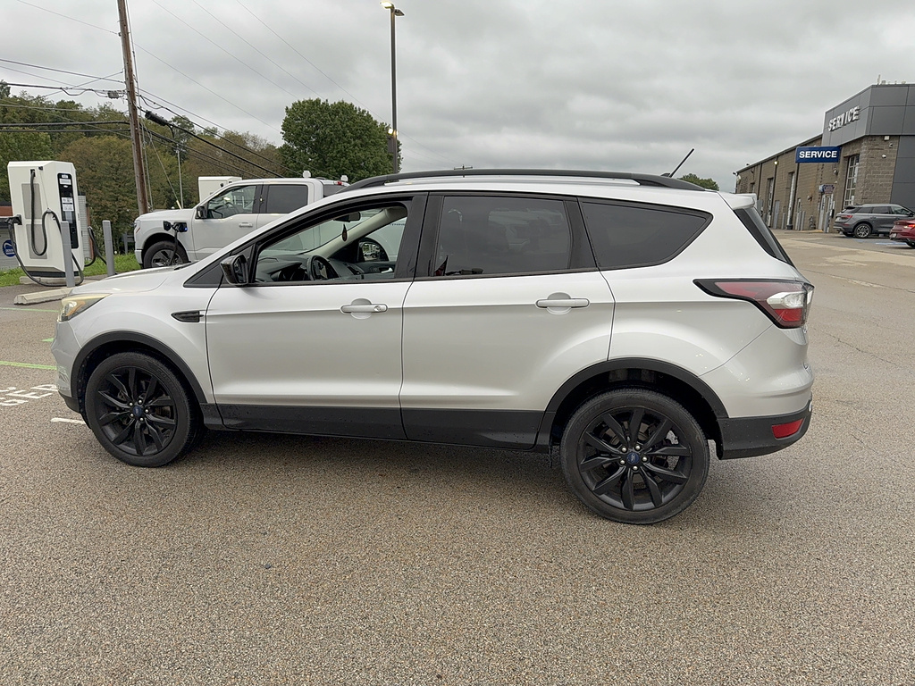Used 2018 Ford Escape SE with VIN 1FMCU9GD5JUA46699 for sale in Washington, PA