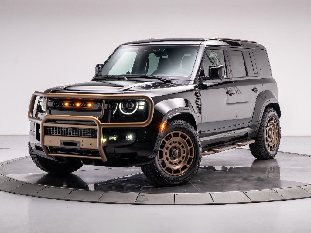 2026 Land Rover Defender P635 OCTA Black