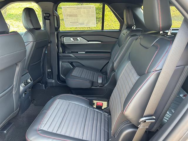 2026 Ford Explorer ST-Line - Photo 13