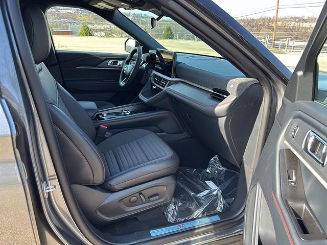 2026 Ford Explorer ST-Line - Photo 17