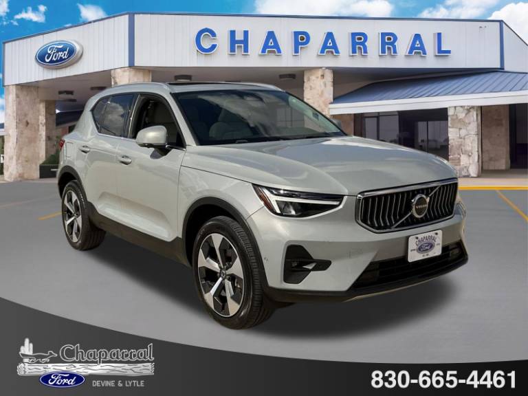 2024 Volvo XC40 Plus Bright Theme
