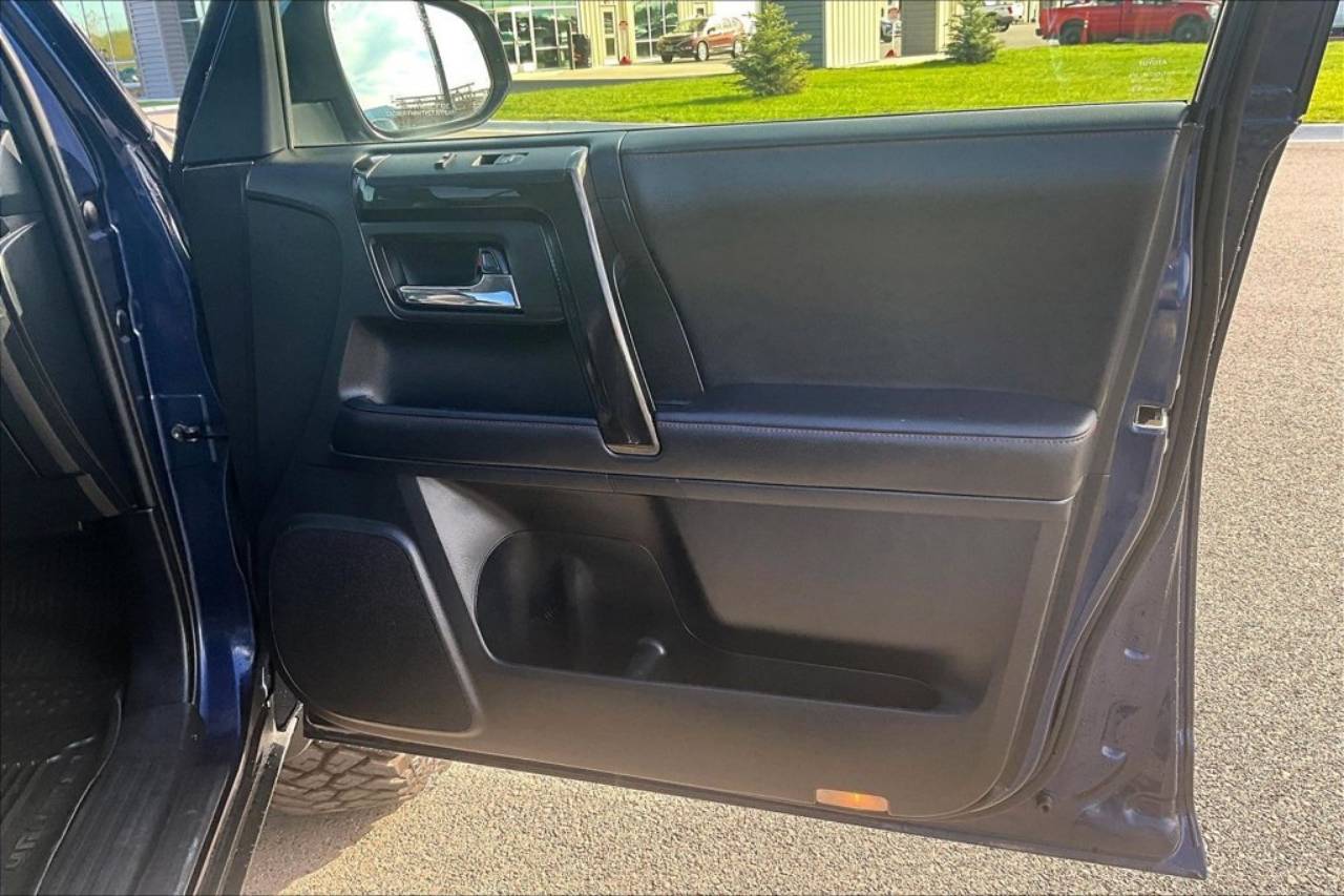 2021 Toyota 4Runner Venture - Photo 23