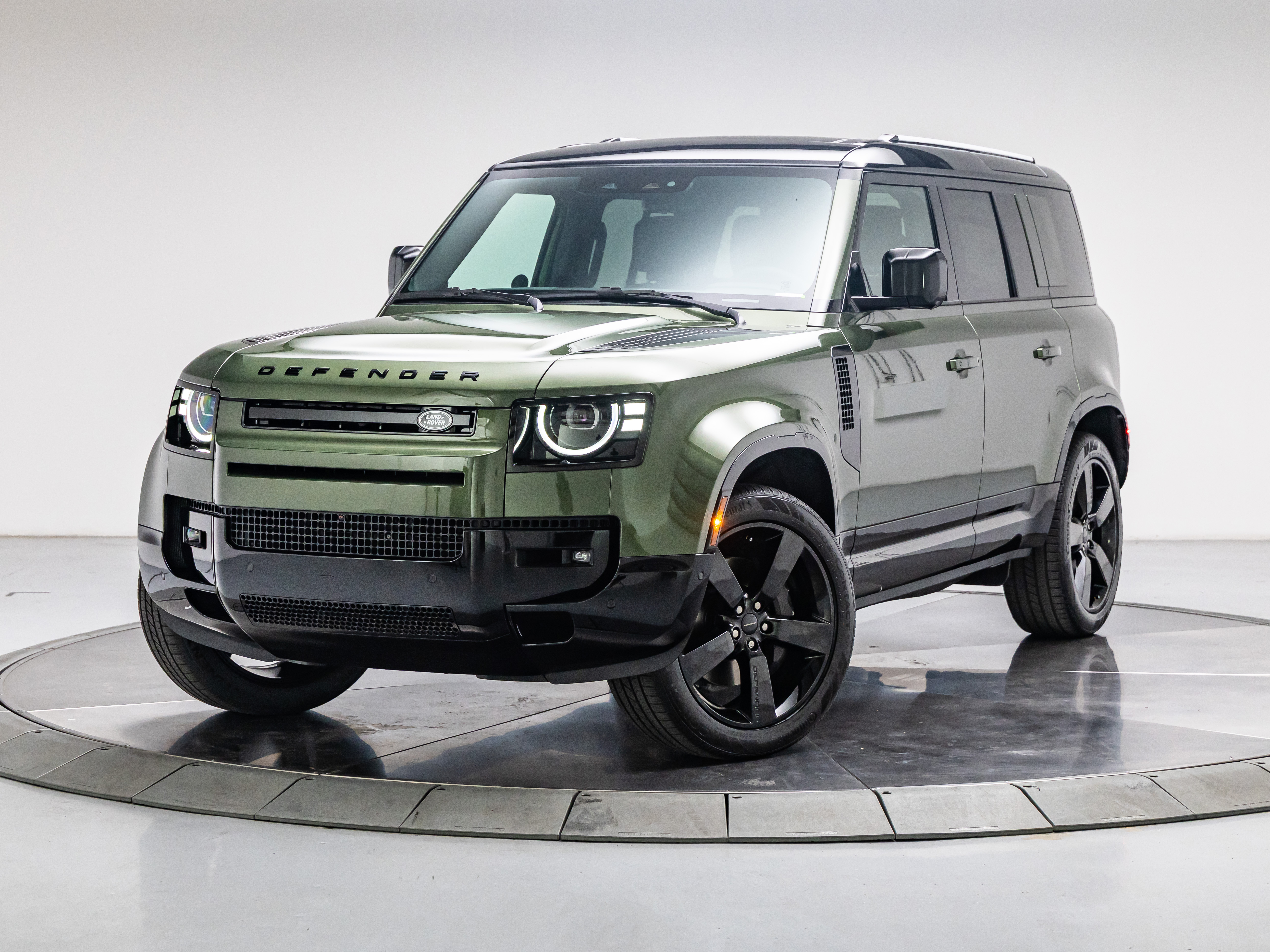 New 2026 Land Rover Defender P400 X-Dynamic SE