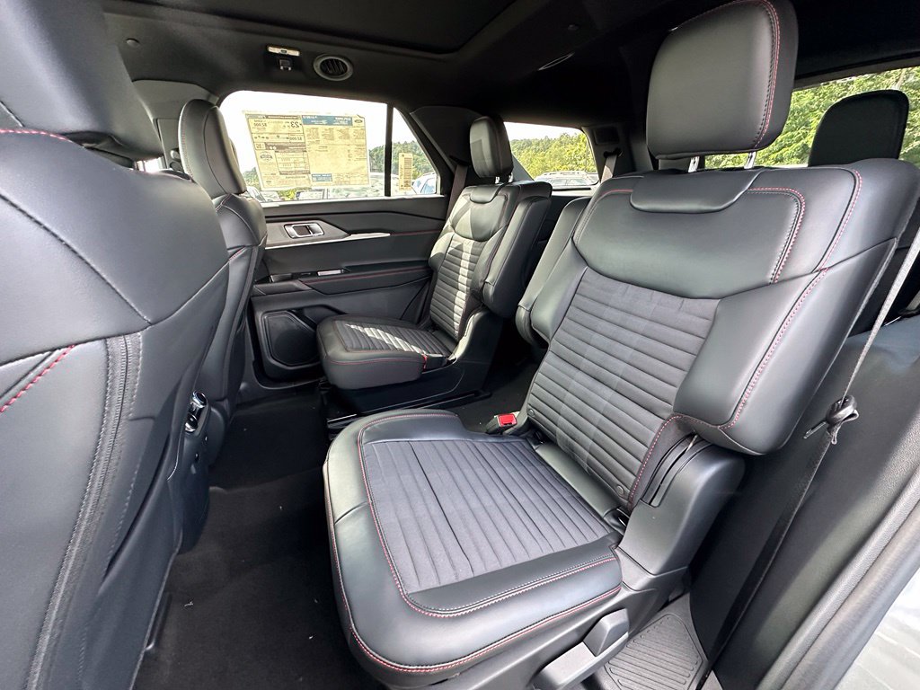 2027 Ford Explorer ST-LINE - Photo 19