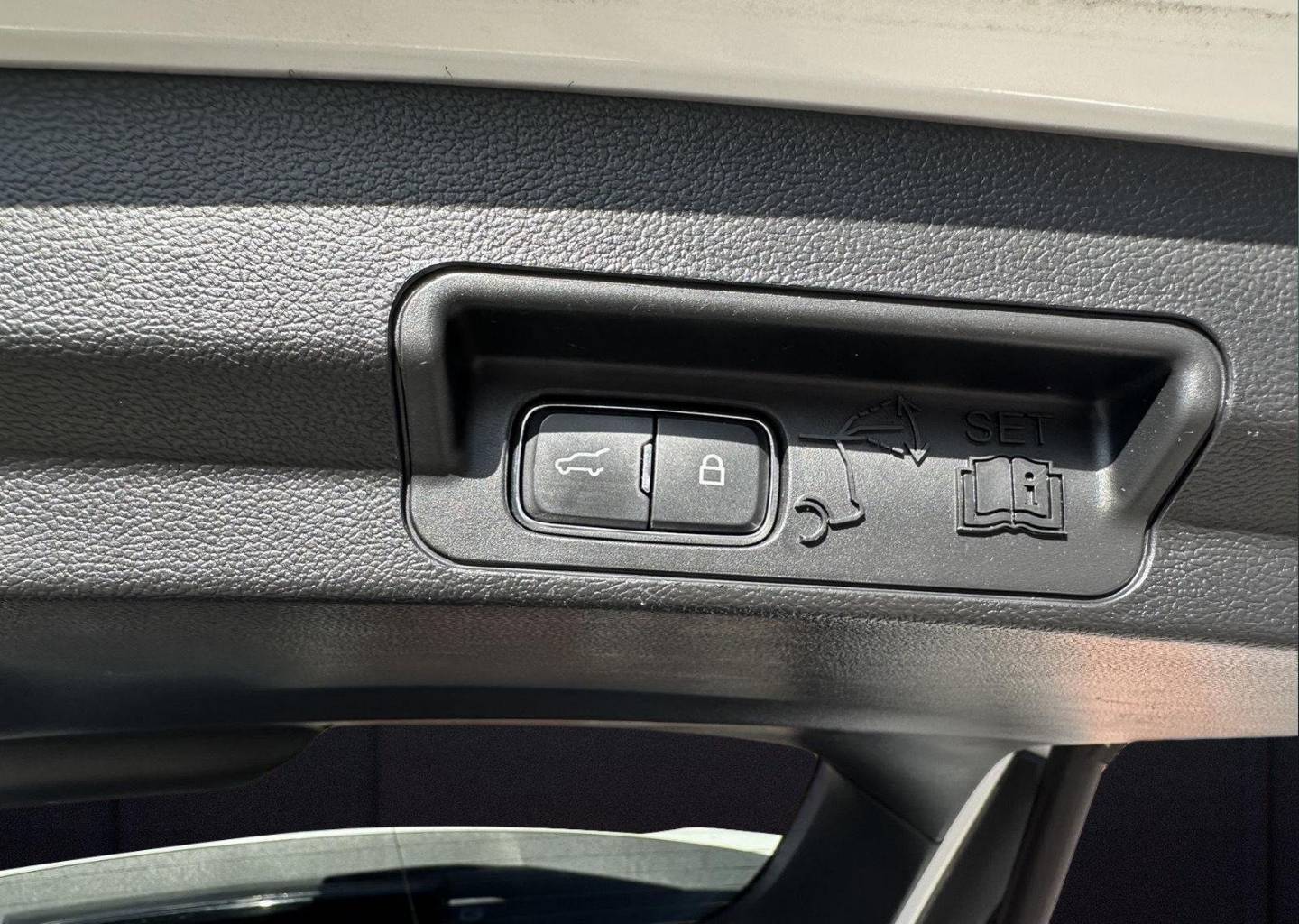 2020 Ford Explorer ST - Photo 18