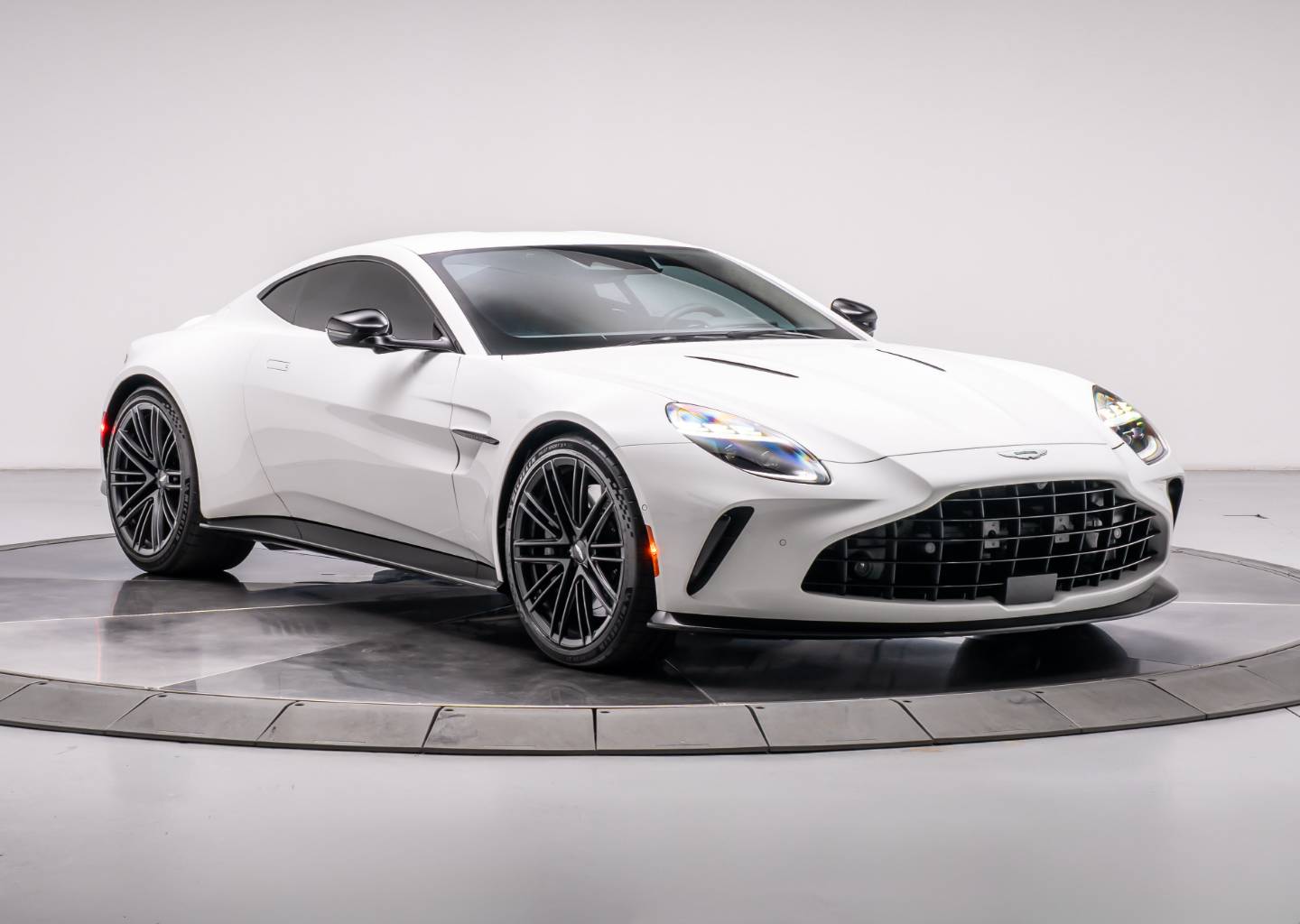 2025 Aston Martin Vantage