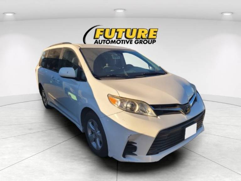 2018 Toyota Sienna LE