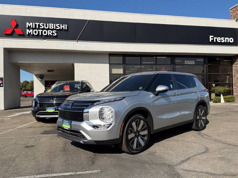 2026 Mitsubishi Outlander SE