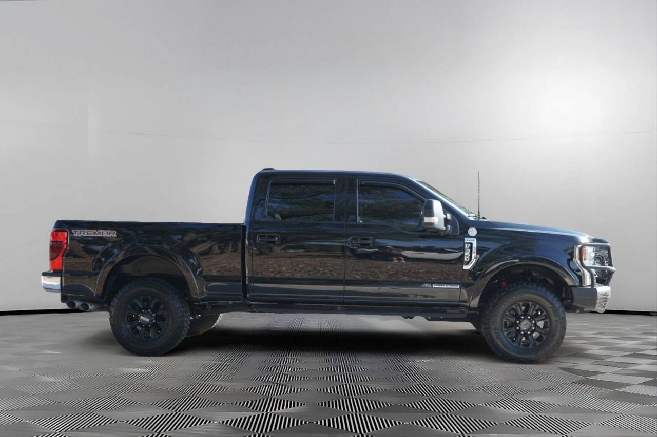 Used 2022 Ford Super Duty F-350 LARIAT, photo 4