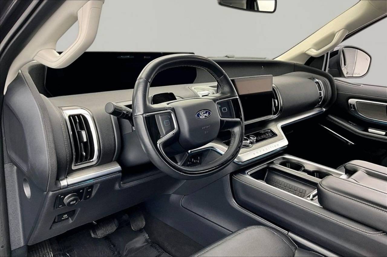 2025 Ford Expedition Platinum - Photo 14