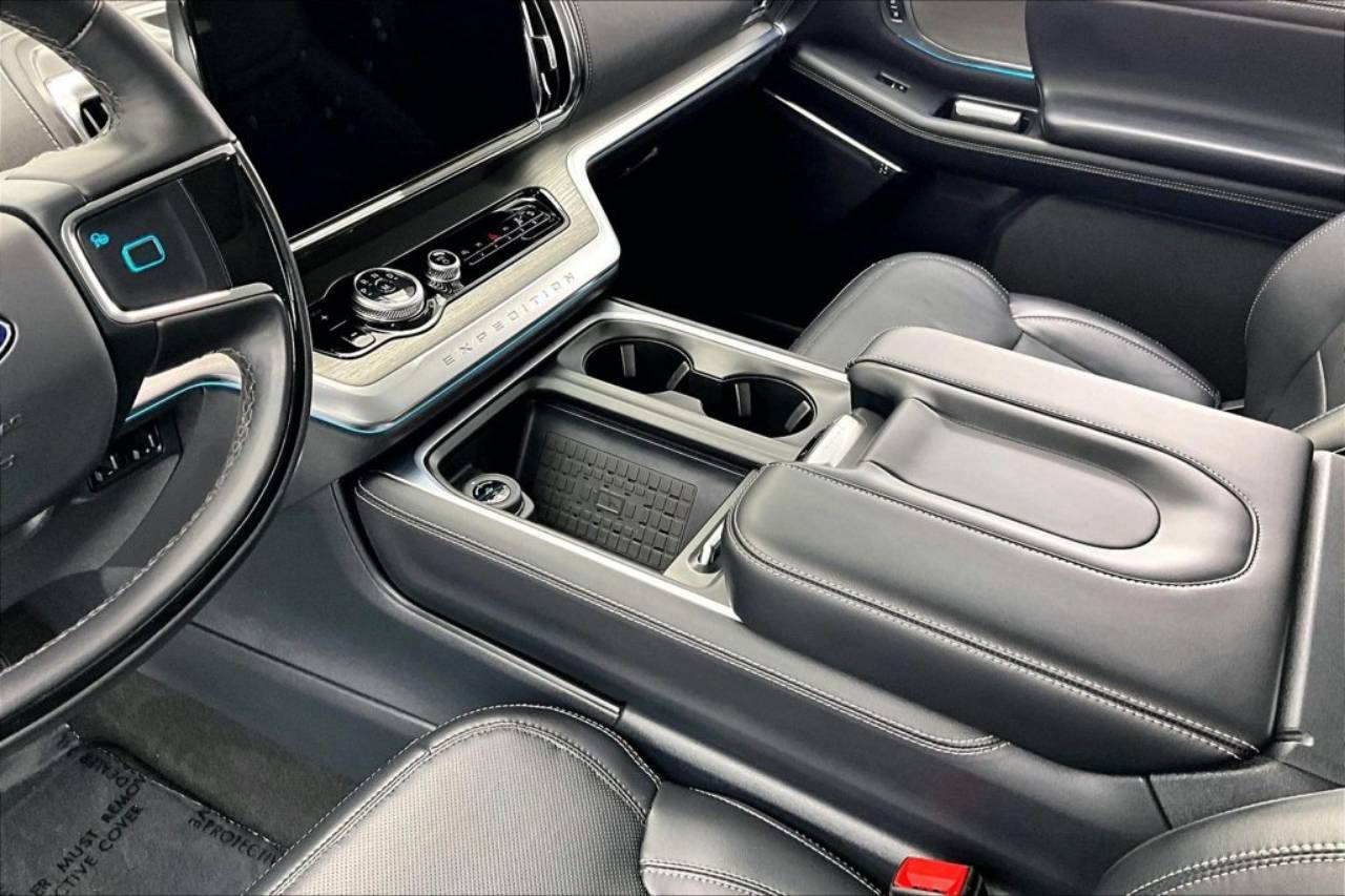 2025 Ford Expedition Platinum - Photo 15