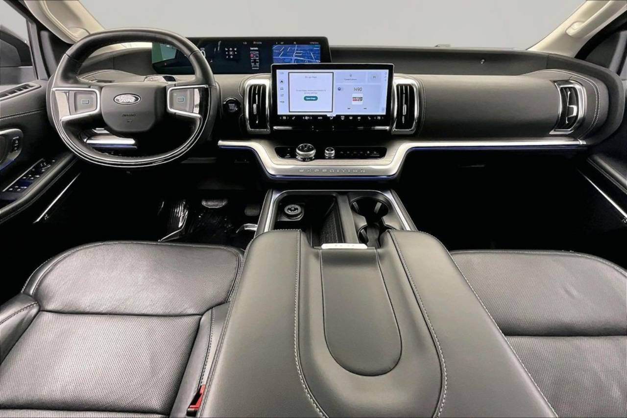 2025 Ford Expedition Platinum - Photo 16