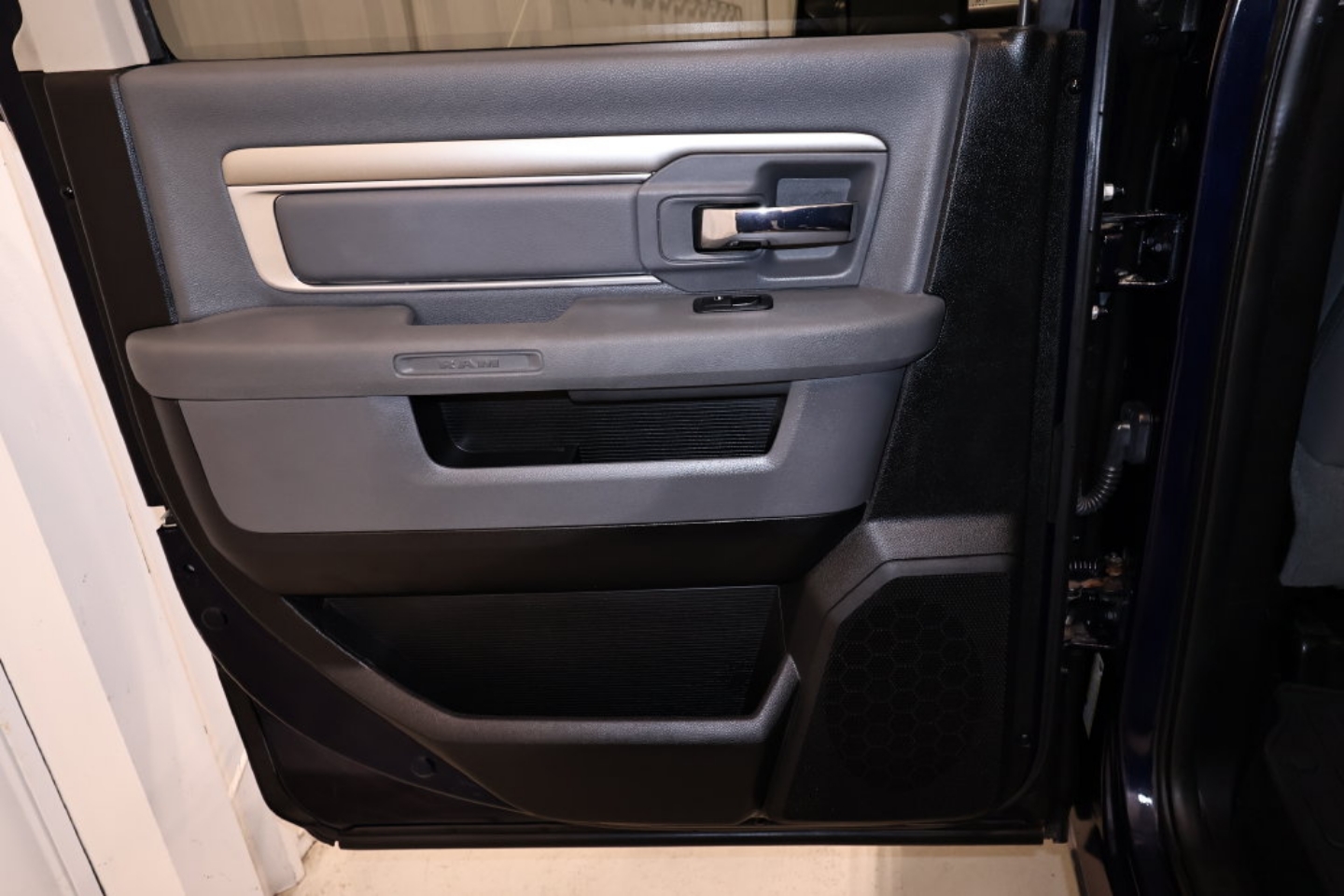 2013 RAM Ram 1500 Pickup Outdoorsman - Photo 14