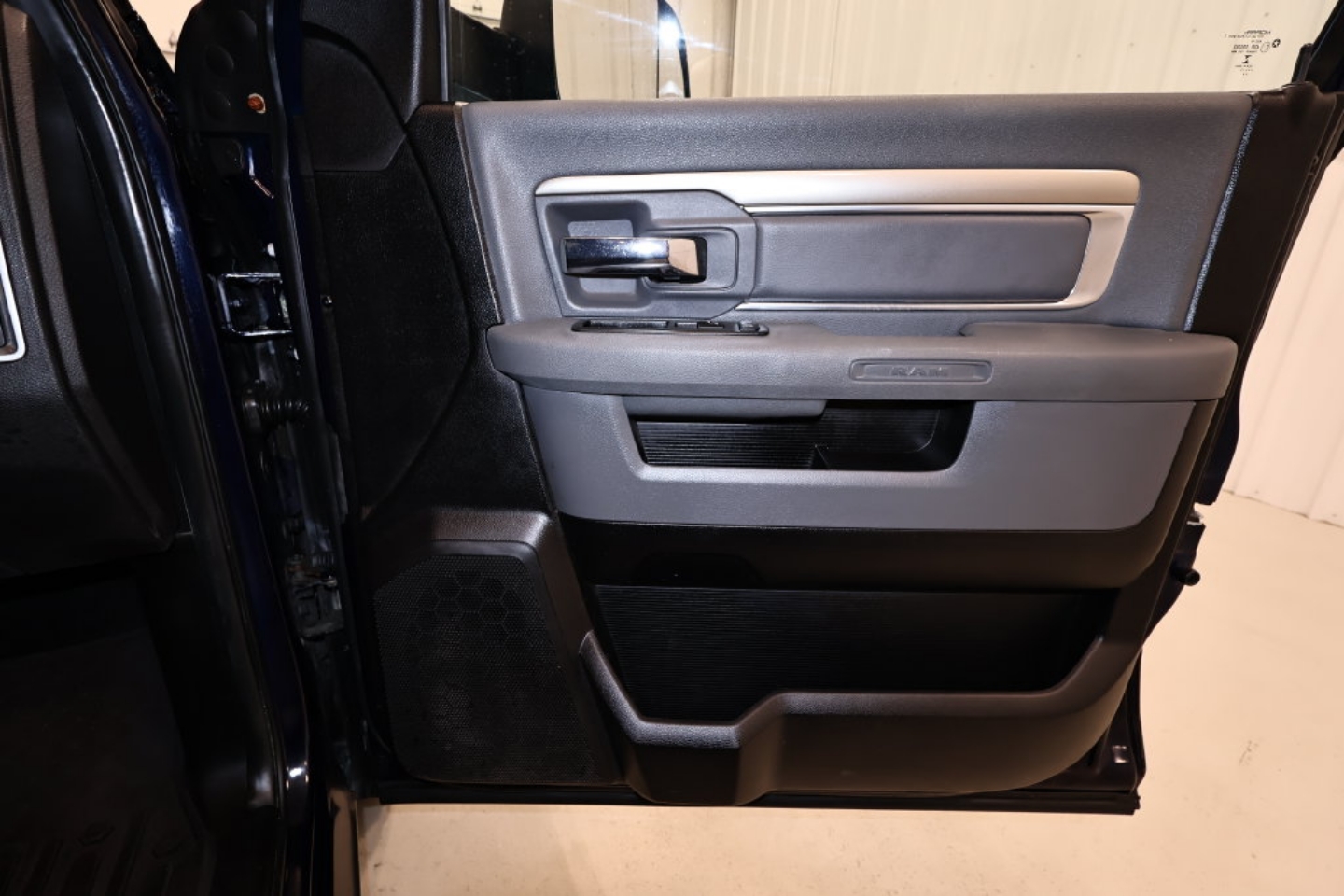 2013 RAM Ram 1500 Pickup Outdoorsman - Photo 18