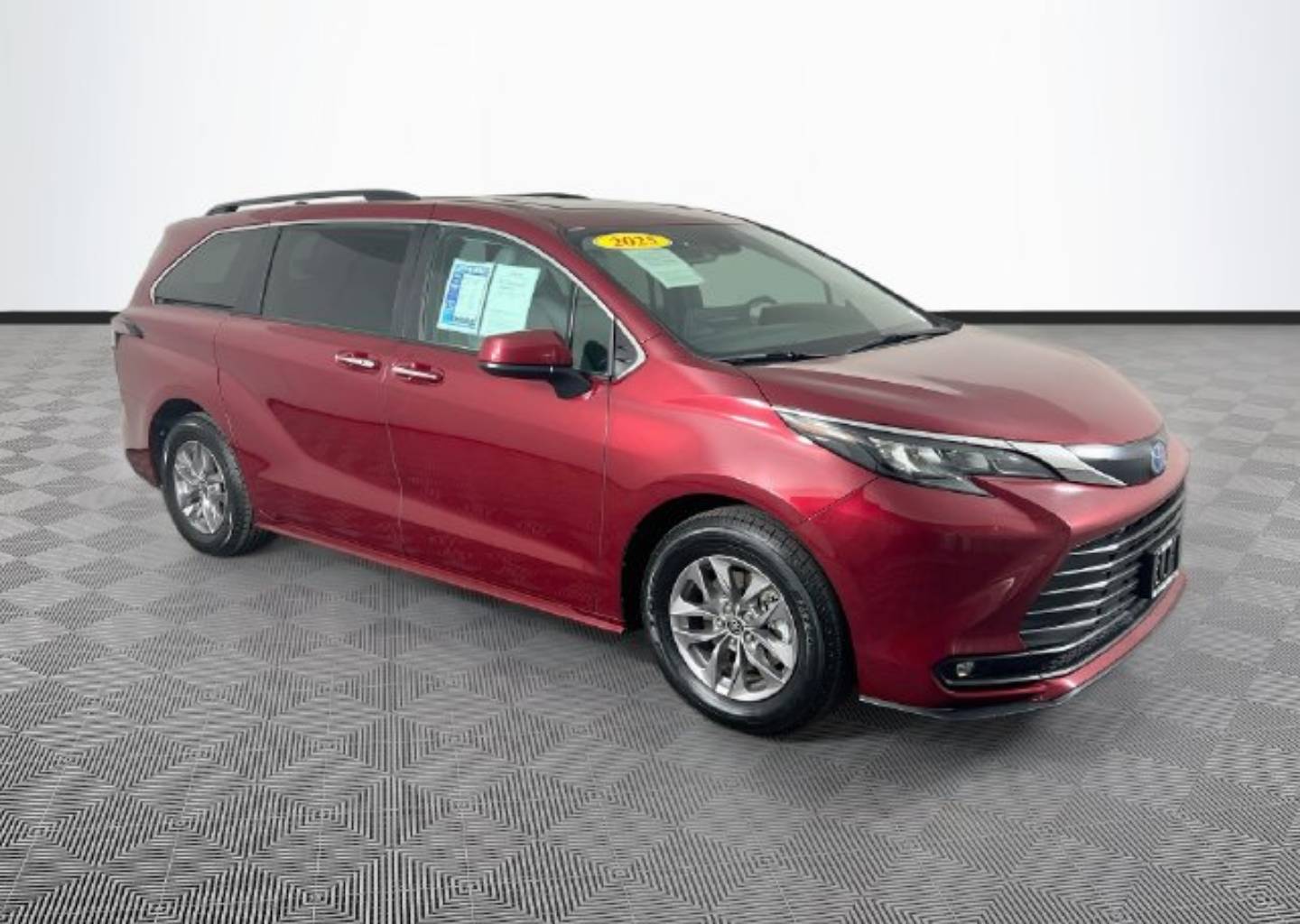 2025 Toyota Sienna XLE