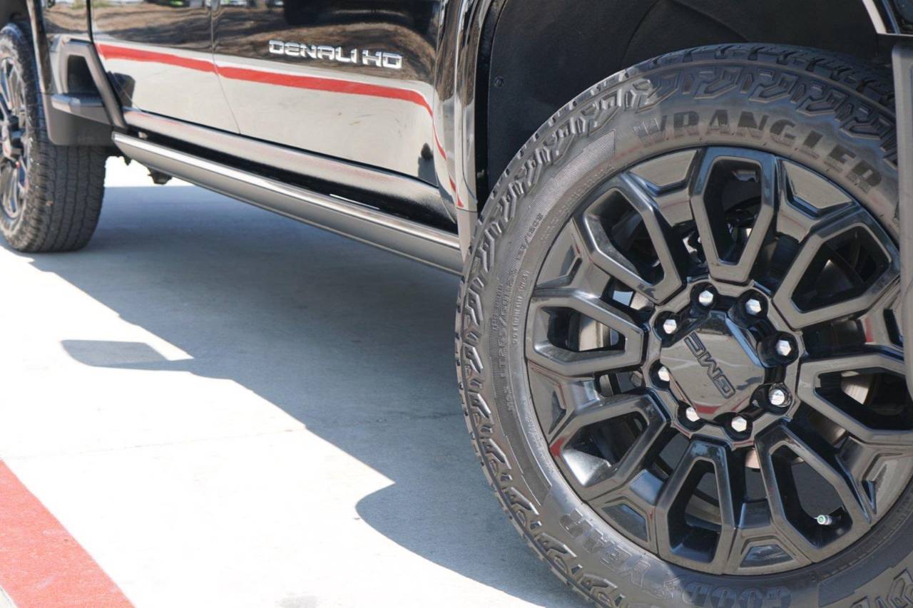 Used 2024 GMC Sierra 2500HD Denali, photo 2