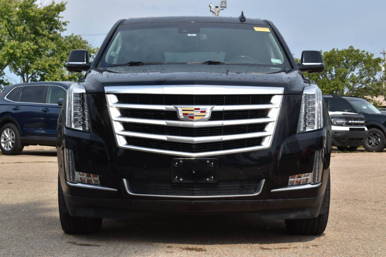 Used 2019 Cadillac Escalade Luxury with VIN 1GYS4BKJXKR121710 for sale in Kansas City