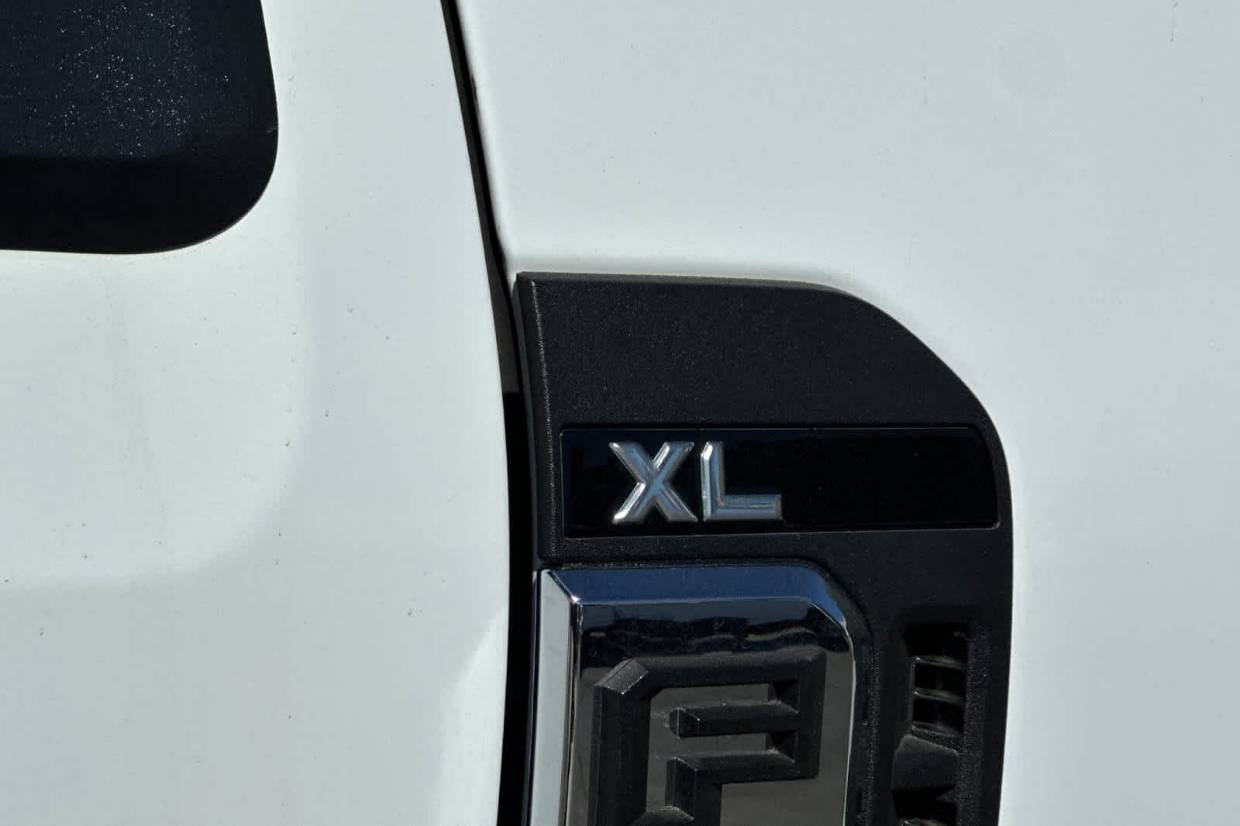 2026 Ford F-350 Super Duty Chassis Cab XL - Photo 7