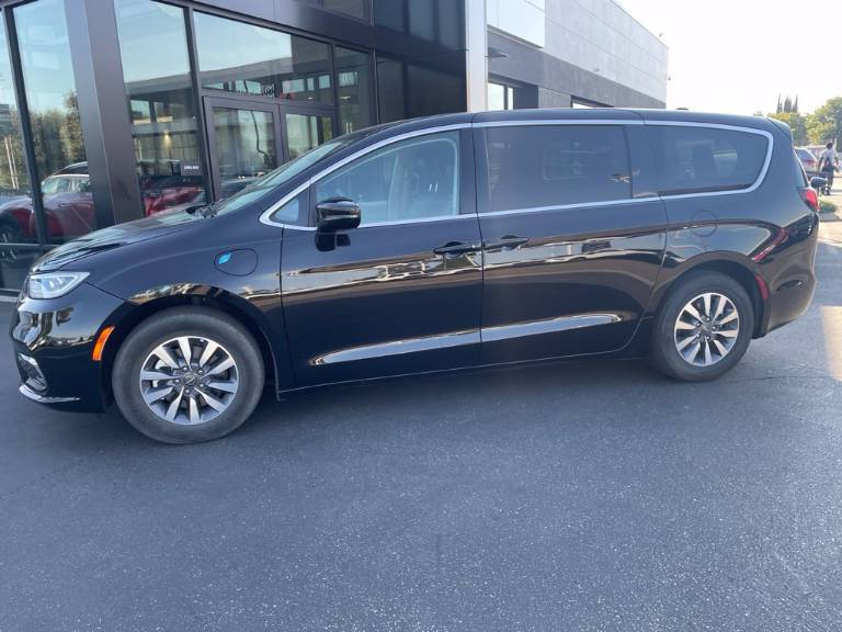 2024 Chrysler Pacifica Hybrid Select