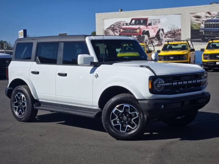 2026 Ford Bronco Outer Banks