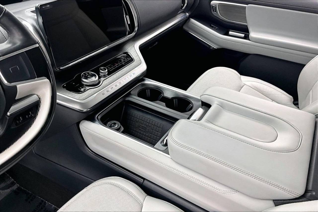 2025 Ford Expedition Platinum - Photo 15