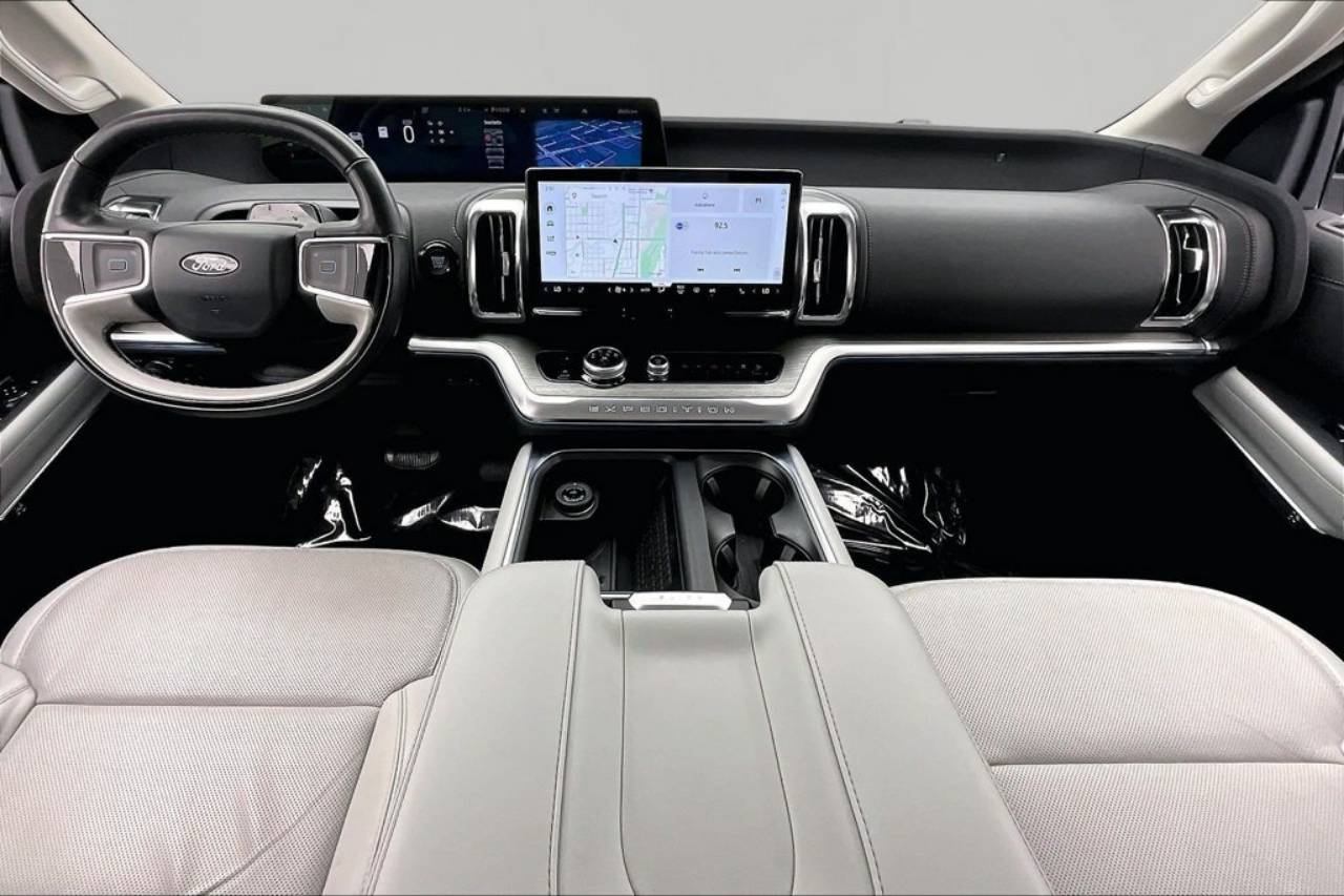 2025 Ford Expedition Platinum - Photo 16