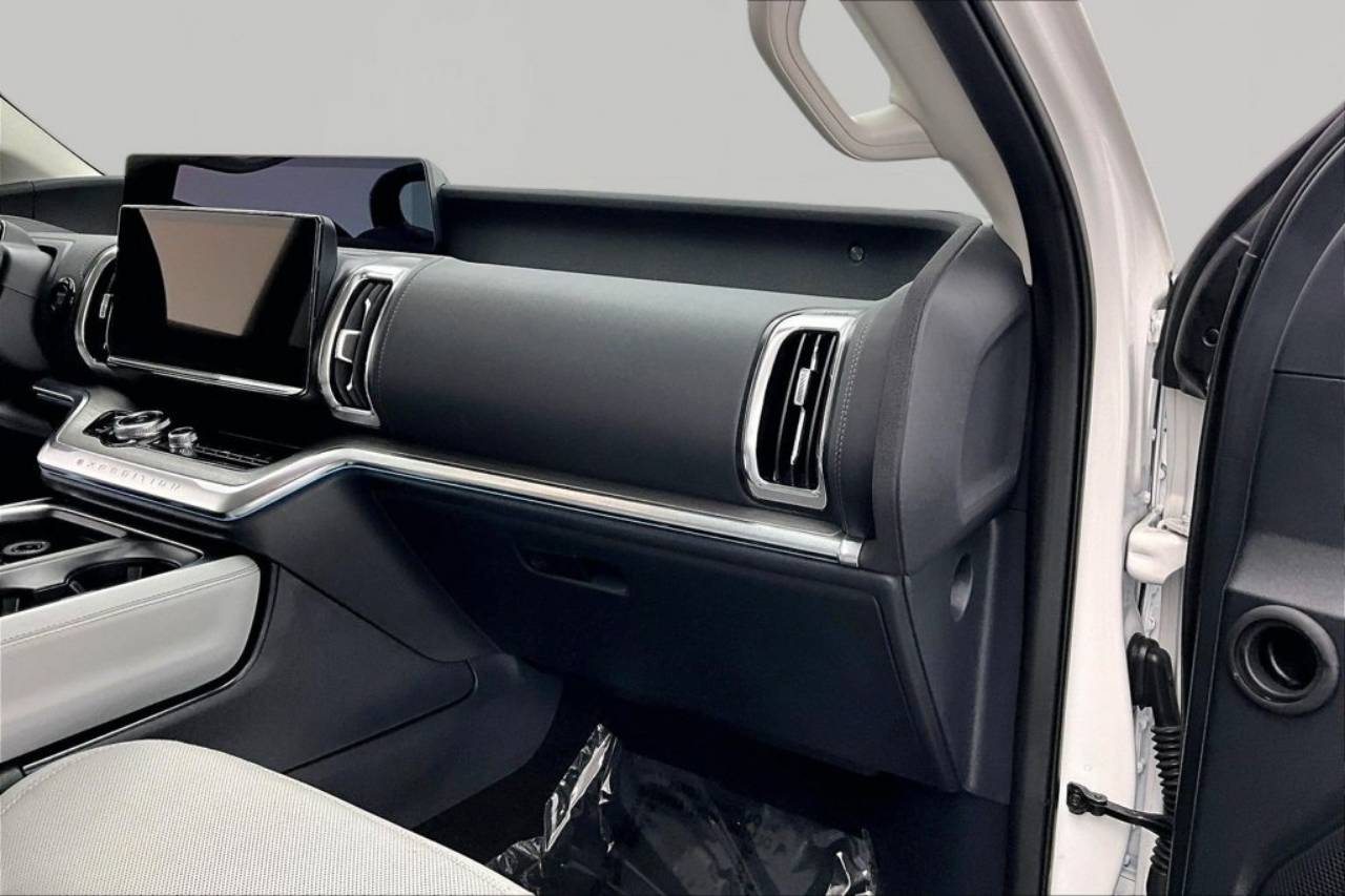 2025 Ford Expedition Platinum - Photo 17