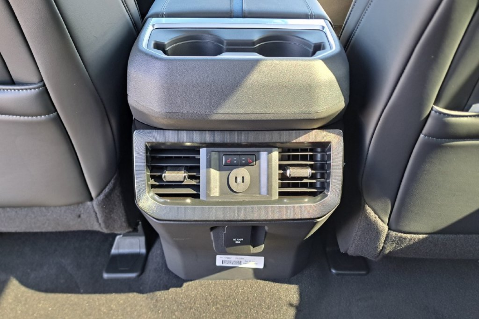 2026 Ford F-350 Super Duty Platinum - Photo 15