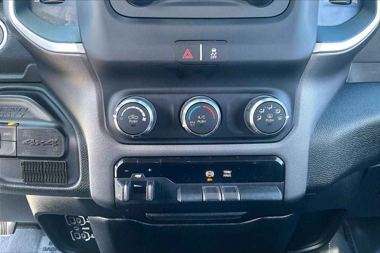 2020 RAM Ram 3500 Pickup Big Horn - Photo 32