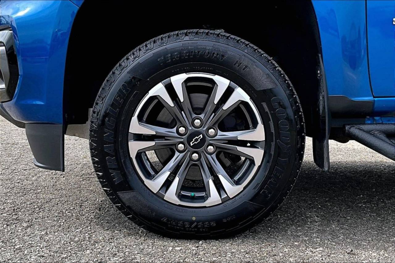 2022 Chevrolet Colorado Z71 - Photo 9