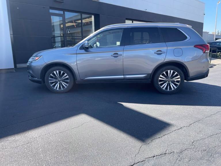 2020 Mitsubishi Outlander SE