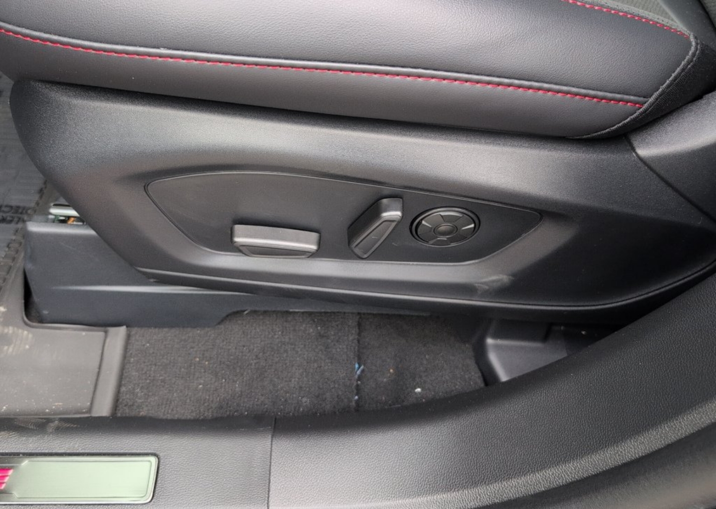 2026 Ford Explorer ST - Photo 9