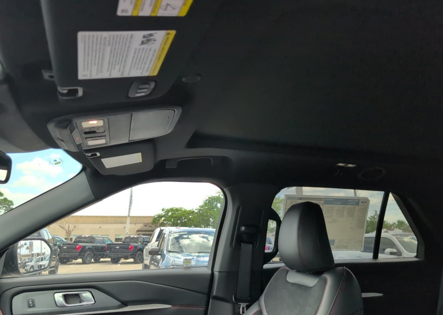 2026 Ford Explorer ST - Photo 10