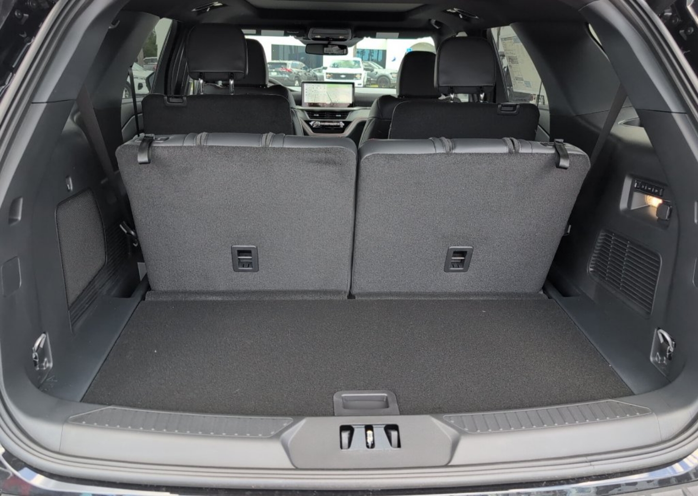 2026 Ford Explorer ST - Photo 13
