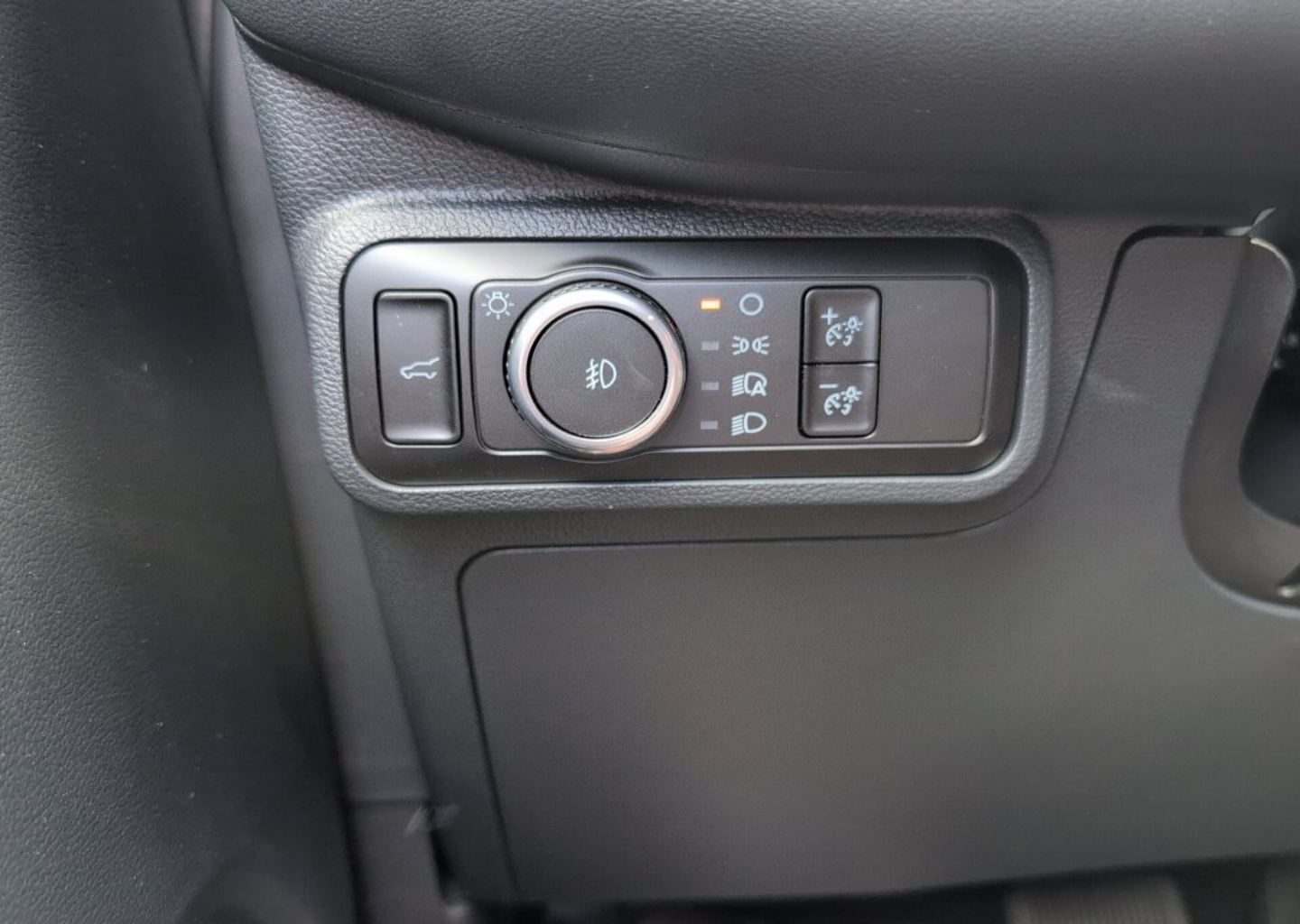 2026 Ford Explorer ST - Photo 27