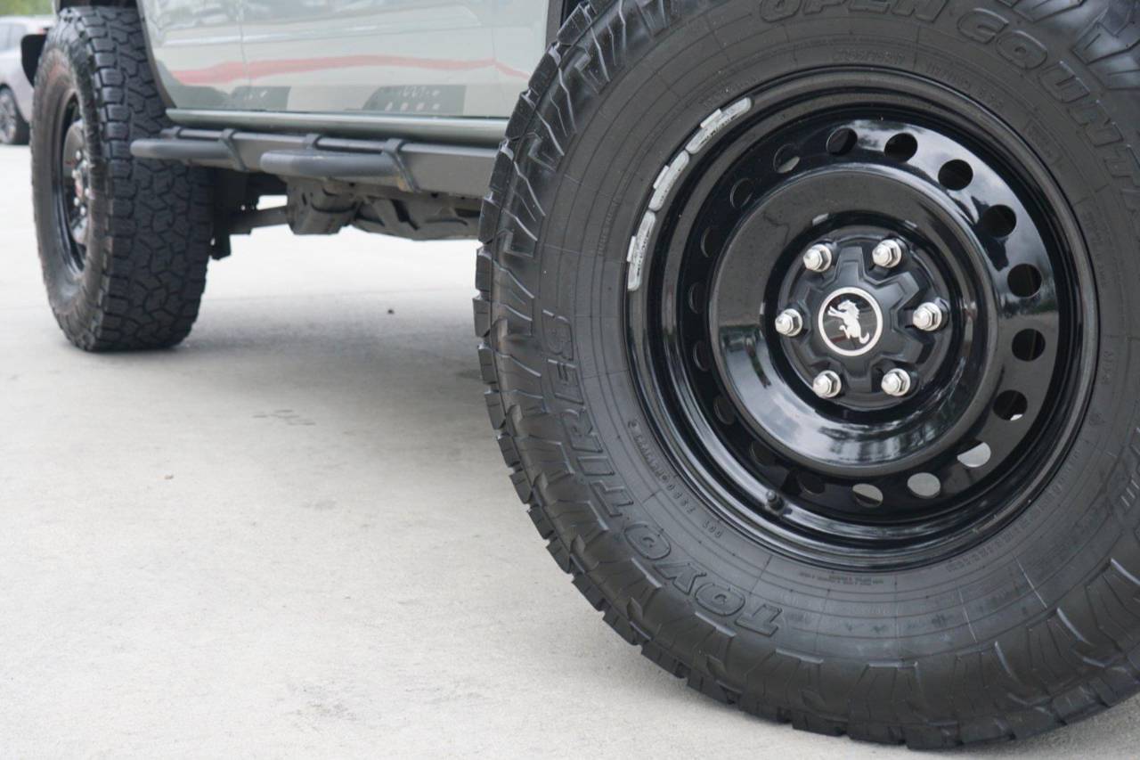 Used 2022 Ford Bronco Black Diamond, photo 2
