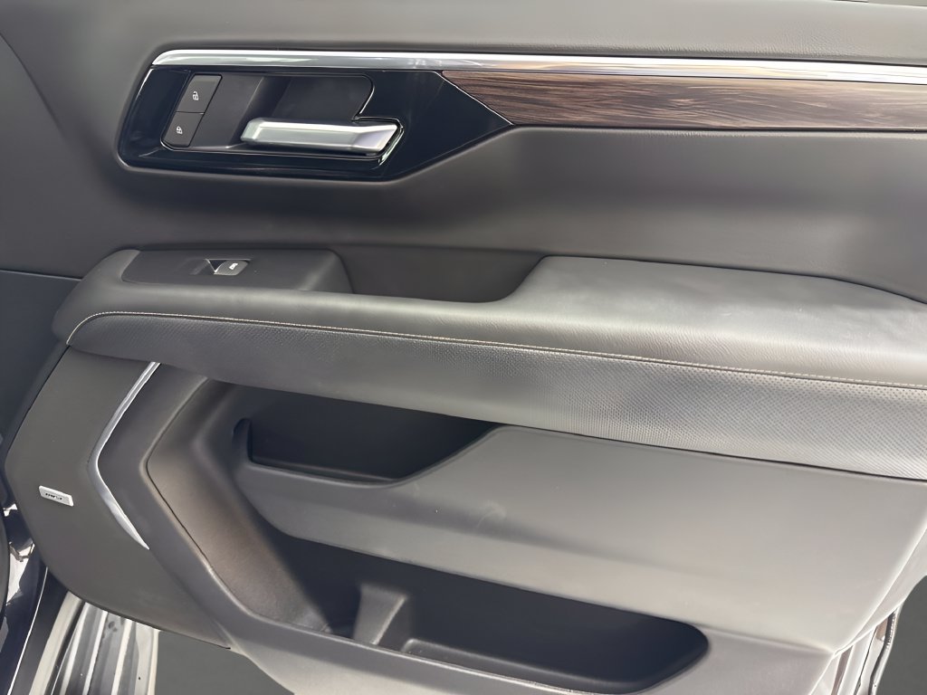2025 Chevrolet Suburban Premier - Photo 8