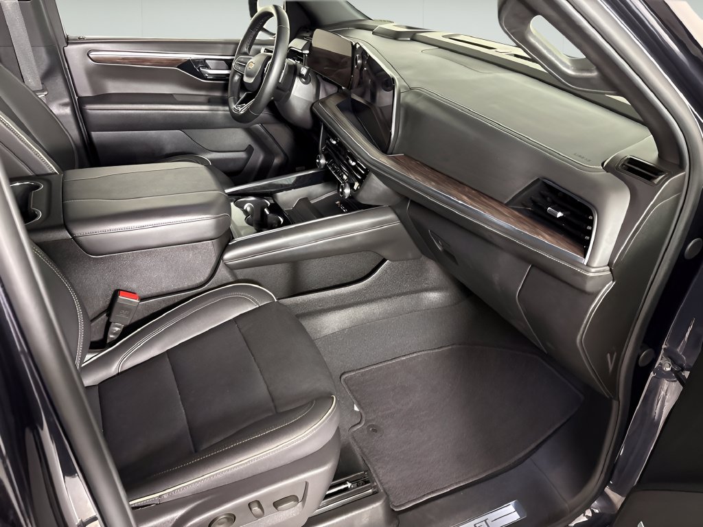2025 Chevrolet Suburban Premier - Photo 10