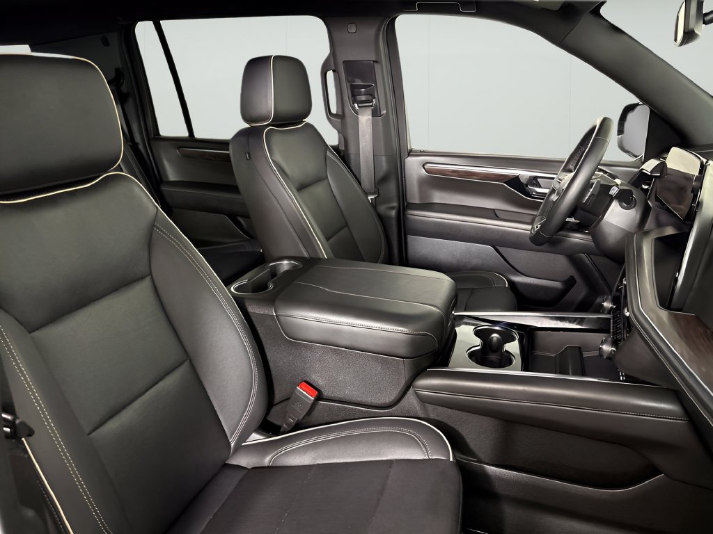 2025 Chevrolet Suburban Premier - Photo 11