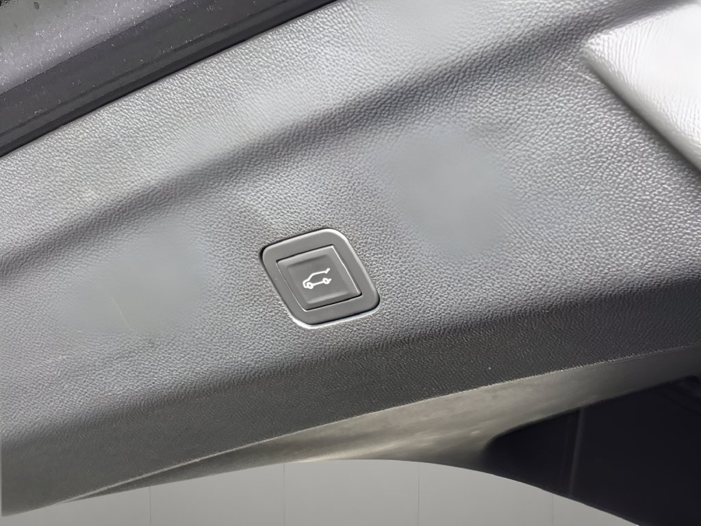 2025 Chevrolet Suburban Premier - Photo 16