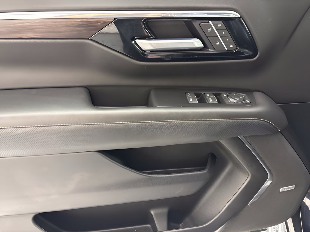 2025 Chevrolet Suburban Premier - Photo 19