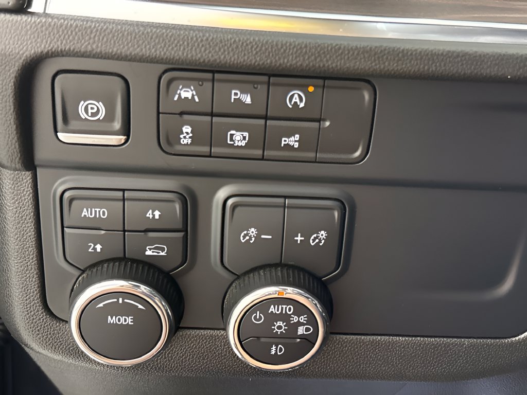 2025 Chevrolet Suburban Premier - Photo 26