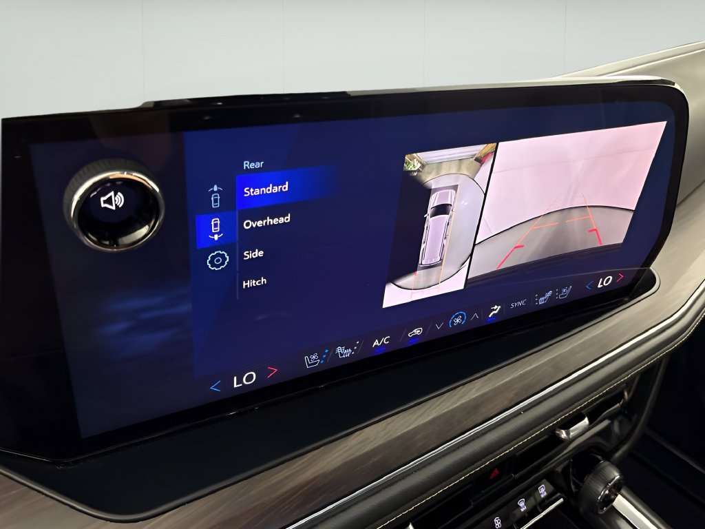 2025 Chevrolet Suburban Premier - Photo 32