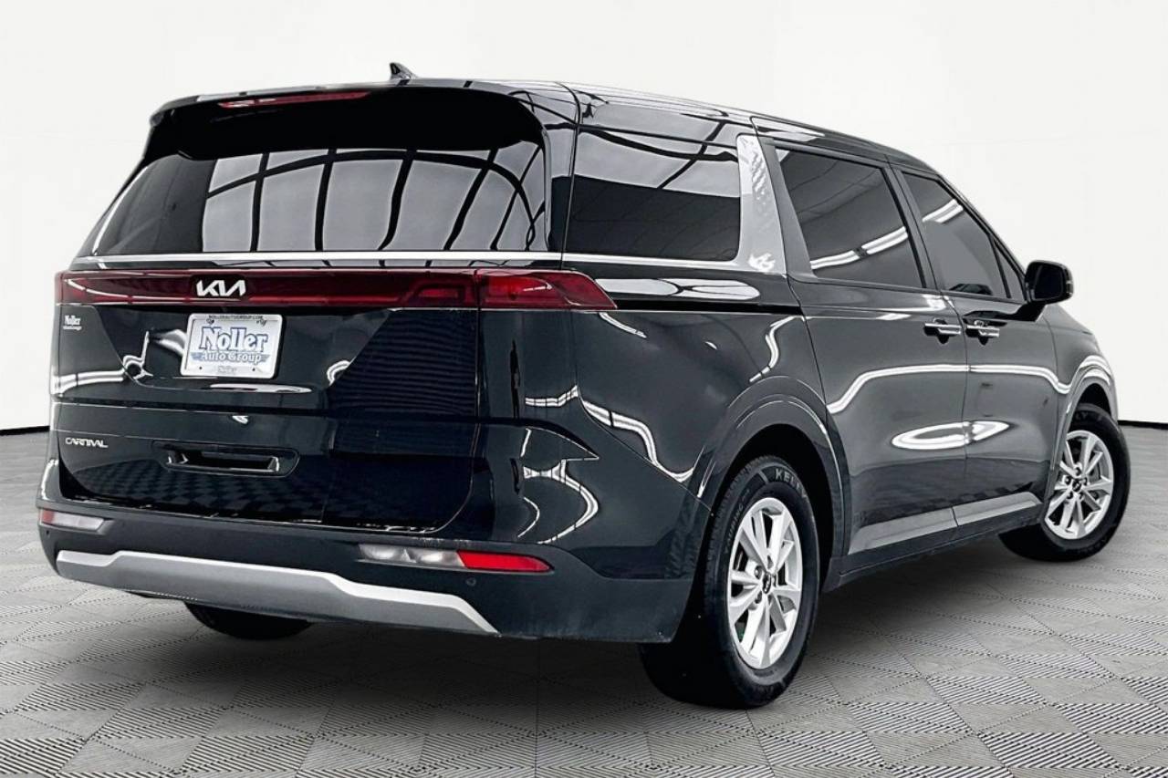 Certified 2023 Kia Carnival LX Seat Pkg with VIN KNDNB4H38P6262667 for sale in Kansas City